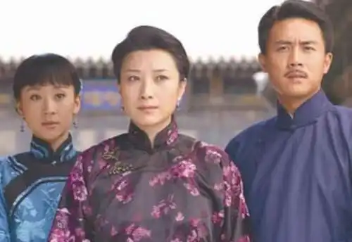 她是民国恶婆婆,和儿媳同时产子,婆婆先喂我儿子孙子喝米汤