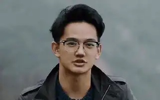 变形计爸爸是cfo,妈妈是金佰利的hr,自己和网红女友交往