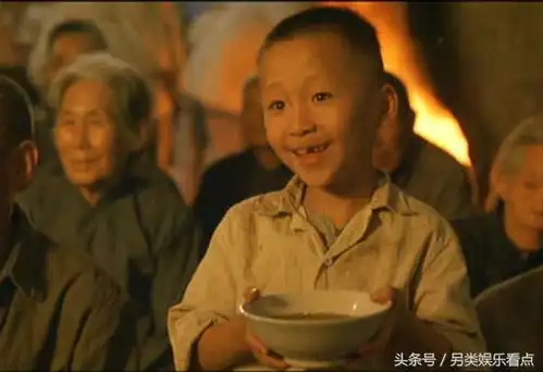 当年小导嫌他丑可张艺谋偏重用他,今让黄渤都仰视
