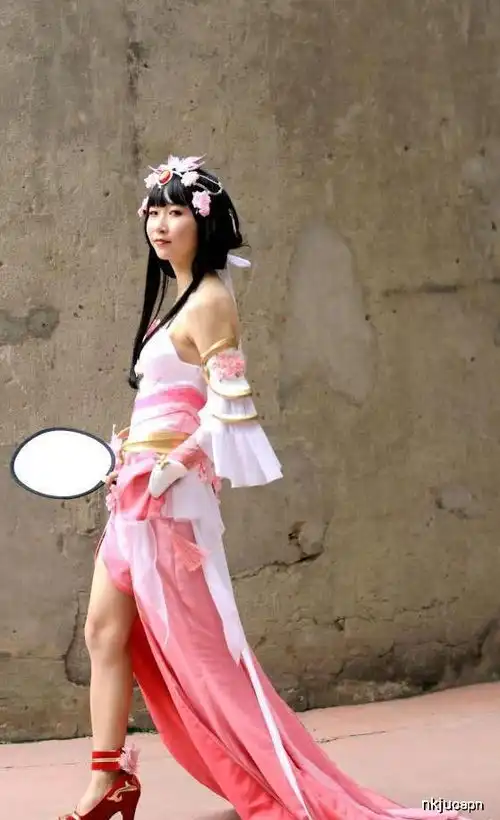 人妖扮古装美女出街,正所谓窈窕淑女,君子好逑