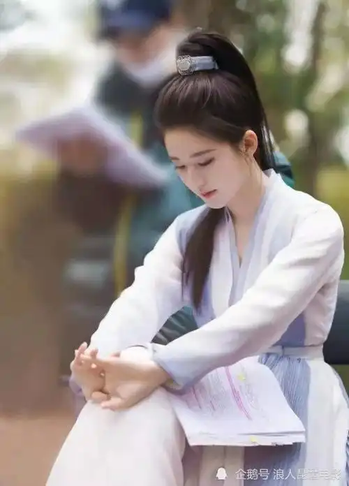 且试天下路透照曝光,杨洋古装扮相惊艳,赵露思却让人感到惊喜
