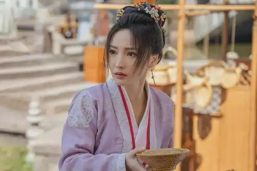 柳岩不一样了
