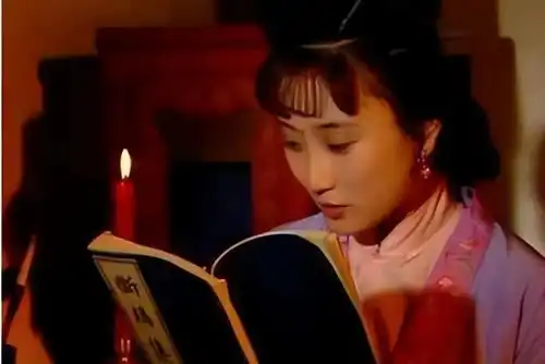 闫红新解红楼梦青梅竹马的湘云,偏偏对宝玉不来电