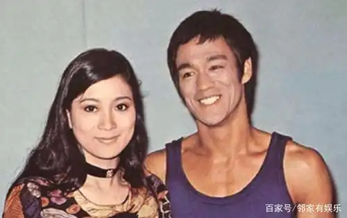 有一种前妻叫丁佩,离婚还被向华强养40年,向太见了都叫姐
