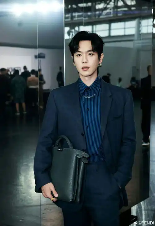 肖战王俊凯张若昀解锁新代言王一博王星越成毅登刊大赏