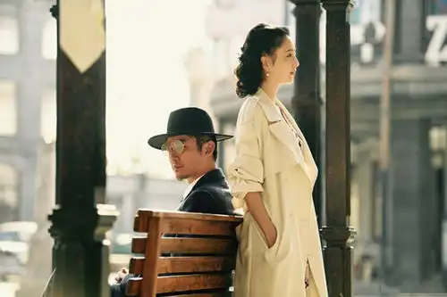 芦芳生发文称岸谷天性宽厚佟丽娅互动用表情包回怼
