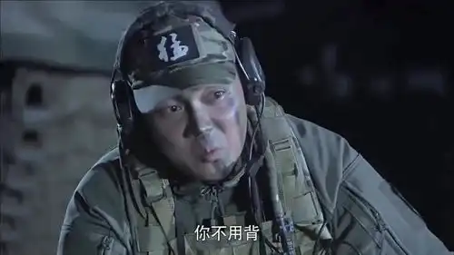 特种兵之火凤凰唐笑笑装可怜求大牛减轻负担,大牛并不领情
