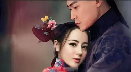 热巴和娜扎清宫扮相,一个美艳一个清冷,没有出演清宫剧太可惜