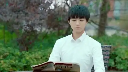 我们的少年时代邬童如愿当上了学校代言人,拍摄时却被陶西嫌弃
