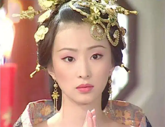 倚天屠龙记中的第一美人,美过高圆圆,如今活成少女