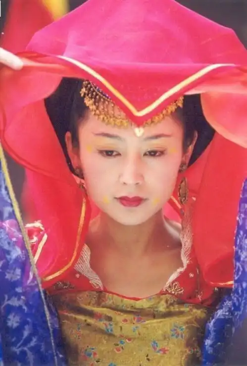 来,致敬儿时披过的床单
