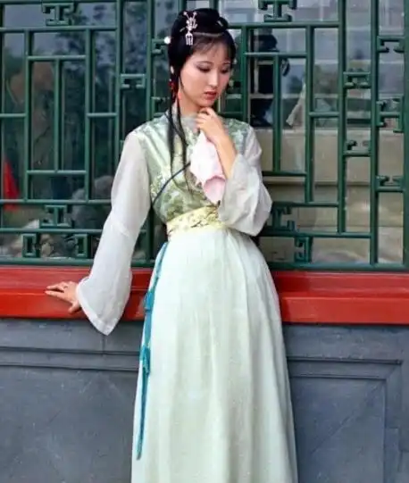 她是知名演员,抛弃上亿资产和丈夫双双出家,患癌后拒绝治疗
