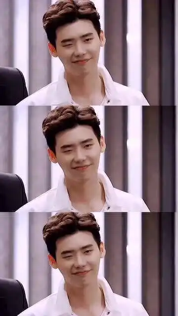 w两个世界里,迷人二硕专属眨眼杀,你有被电到吗