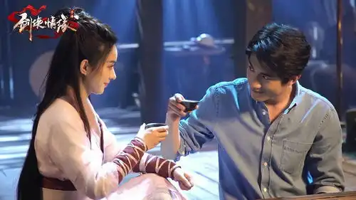 完蛋,被林更新赵丽颖这个手游花絮图击中了