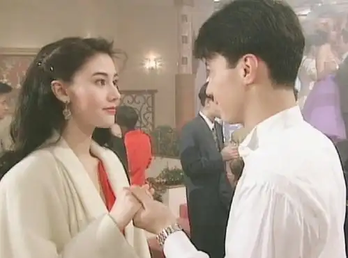 李嘉欣出嫁的那天,婚车特意绕到刘銮雄大宅,然后再去许晋亨家里
