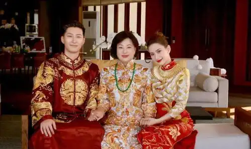 窦骁何超莲大婚,夫妻晒婚礼现场照互相表白,张艺谋隔空送祝福