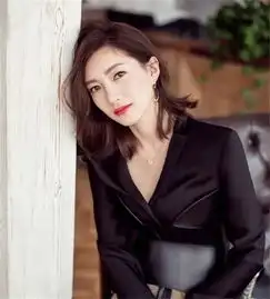 江疏影一向都是官方笑容,唯独对他不同,俩人到底是何关系