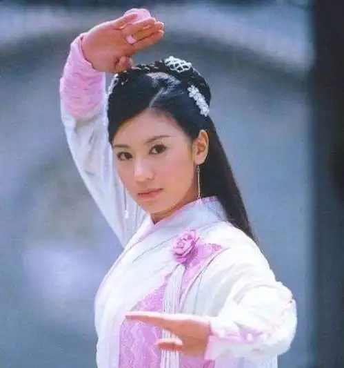倚天屠龙记张无忌何以放弃仙女周芷若,选择了妖女赵敏
