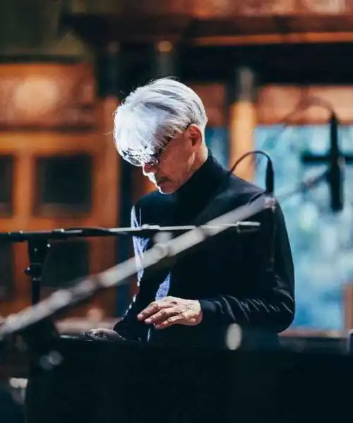 日本音乐巨匠坂本龙一逝世,曾为末代皇帝配乐,艺术没有国界
