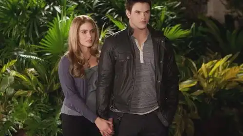 暮光之城的凯兰鲁茨回忆与妮基瑞德的性感接吻场景
