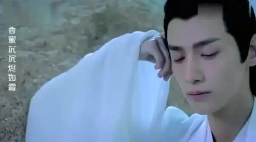 香蜜夜神突然听到一声巨响,一睁眼顿时看懵了,锦觅实在太美了