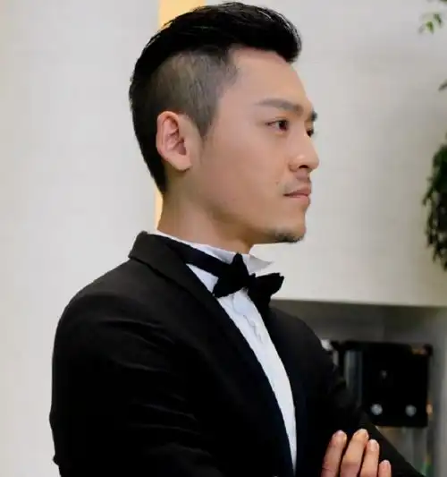 原来他是演员巍子的儿子,怪不得人帅演技好,网友虎父无犬子