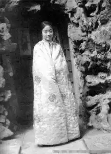 末代皇帝溥仪大婚罕见照
