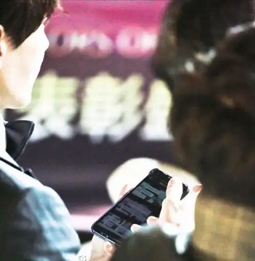 杨玏和一女生逛超市,不是毛晓彤,对象竟是曾和徐正曦传绯闻的她
