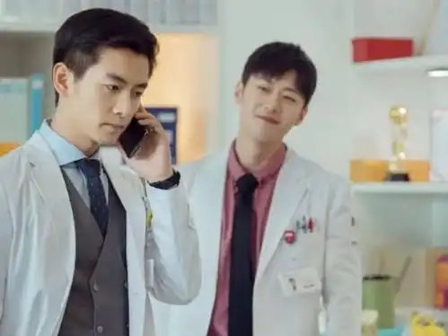 国产剧bug多修身病号服,心理医生变神算子,医疗剧误导观众