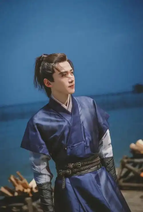 难怪白敬亭不拍古装剧,当古装造型曝光后,网友直呼出场即剧终