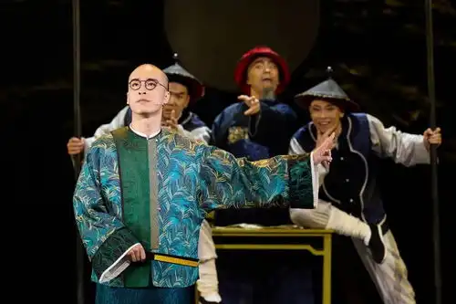 专访这个夏天的舞台爆款,当属大状王的人鬼情
