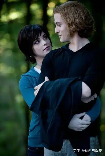 暮光之城里有哪些甜甜的片段
