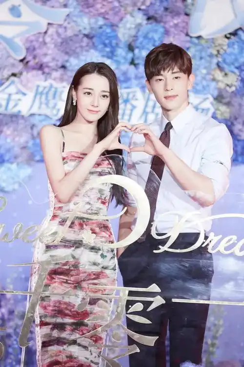 迪丽热巴用奶音卖萌撒娇,一旁的邓伦表情亮了
