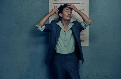 唐人街探案3最新剧照来袭,张子枫挑战黑皮裙,看起来成熟十岁