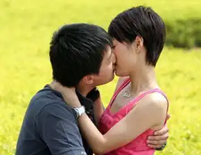 37岁佟大为演33岁陈妍希爸爸,自曝靠裸睡减压
