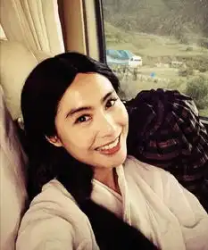 角度问题朱茵新戏长发造型撞脸黎姿
