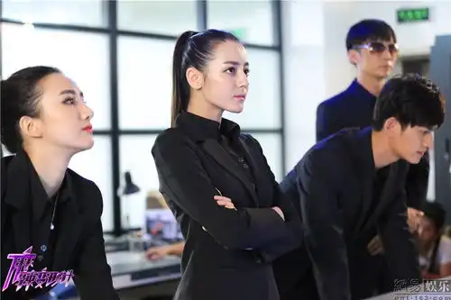 麻辣变形计曝单打独斗海报
