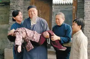 四世同堂中冠晓荷和瑞宣各是什么样的人
