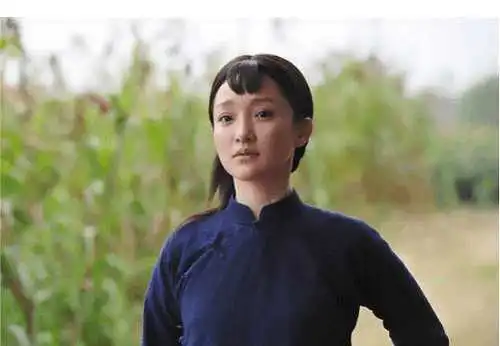 女星坦言入行为赚钱曾想抽离曾不会哭戏经历此事后才让她顿悟