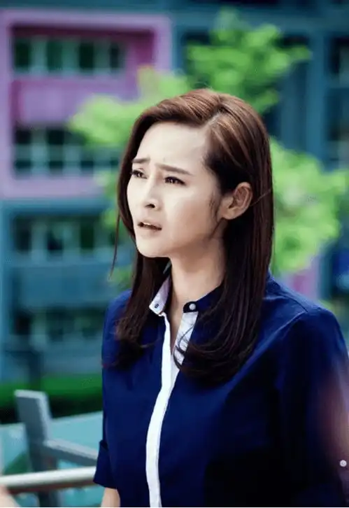 27岁出道,长相貌美却选择嫁普通职工,今两个女儿很漂亮
