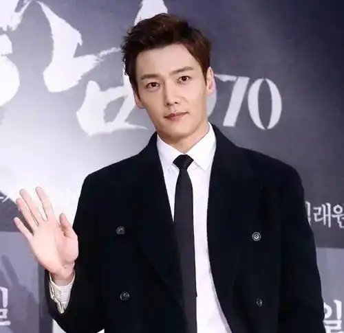 继承者们皇后的品格崔振赫被捕,在防疫面前明星也无特权
