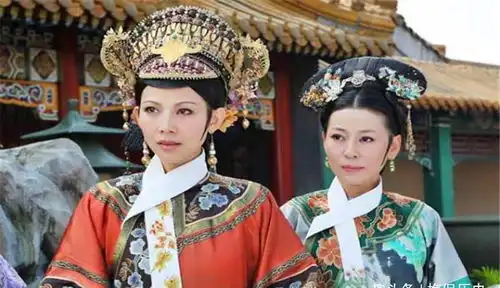 大清亡后爱新觉罗家族全改为汉姓,后裔以姓氏为荣,定期祭拜先祖