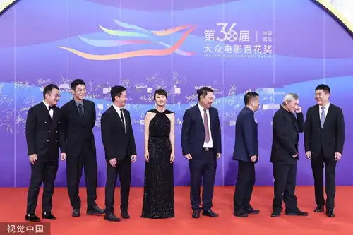 组图中国医生长津湖剧组亮相袁泉气质端庄吴京笑容灿烂