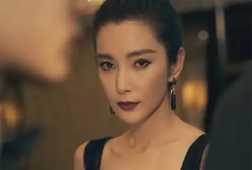 李冰冰带父母旅行,51岁活力满满气场十足,老板请帮我清空购车