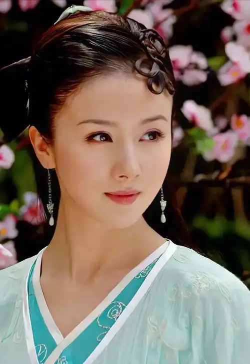 自揭伤疤的孙菲菲曾被誉为古装第一美女,缘何巅峰期陨落晚八点娱闻