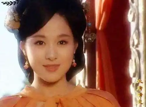 赛西施沈傲君,10年恋情遭劈腿,带了1年绿帽子,最终嫁个外交官