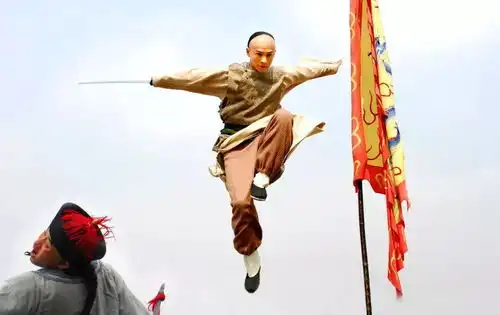 因为这条点赞最高的留言,想起当年陪我看金庸的姑娘