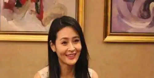 她放弃外交官改行做演员,出道14年无绯闻,如今39岁依旧魅力十足