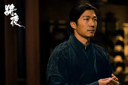 将夜2大师兄曾因车祸差点瘫痪,花光钱住地下室,今卷土重来再度走红
