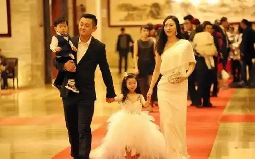 孩子上幼儿园被孤立,家长生气问责,却遭老师回怼不想找麻烦
